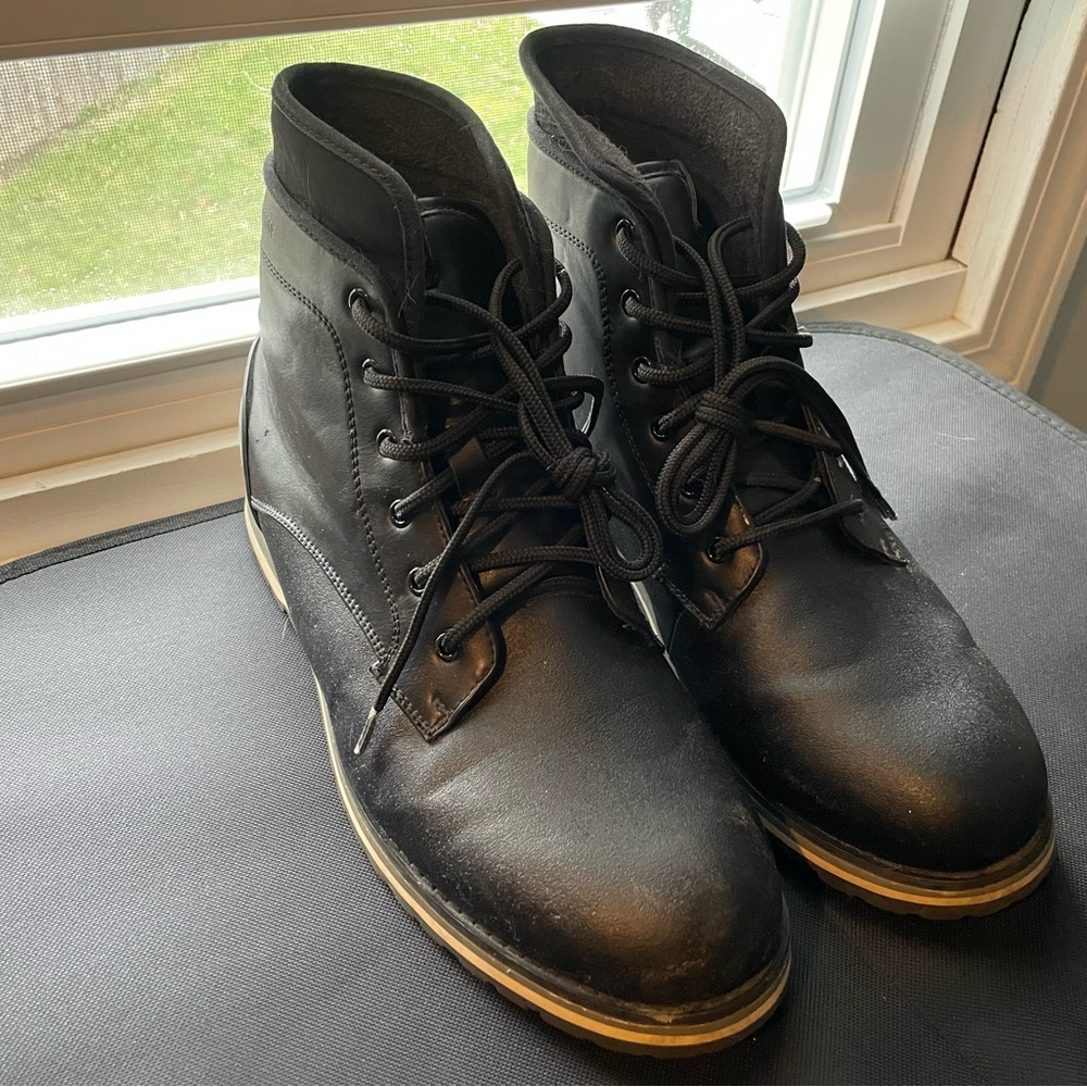 Aldo Black Boots Sleek Leather Lace-Up Design - Picture 3 of 3